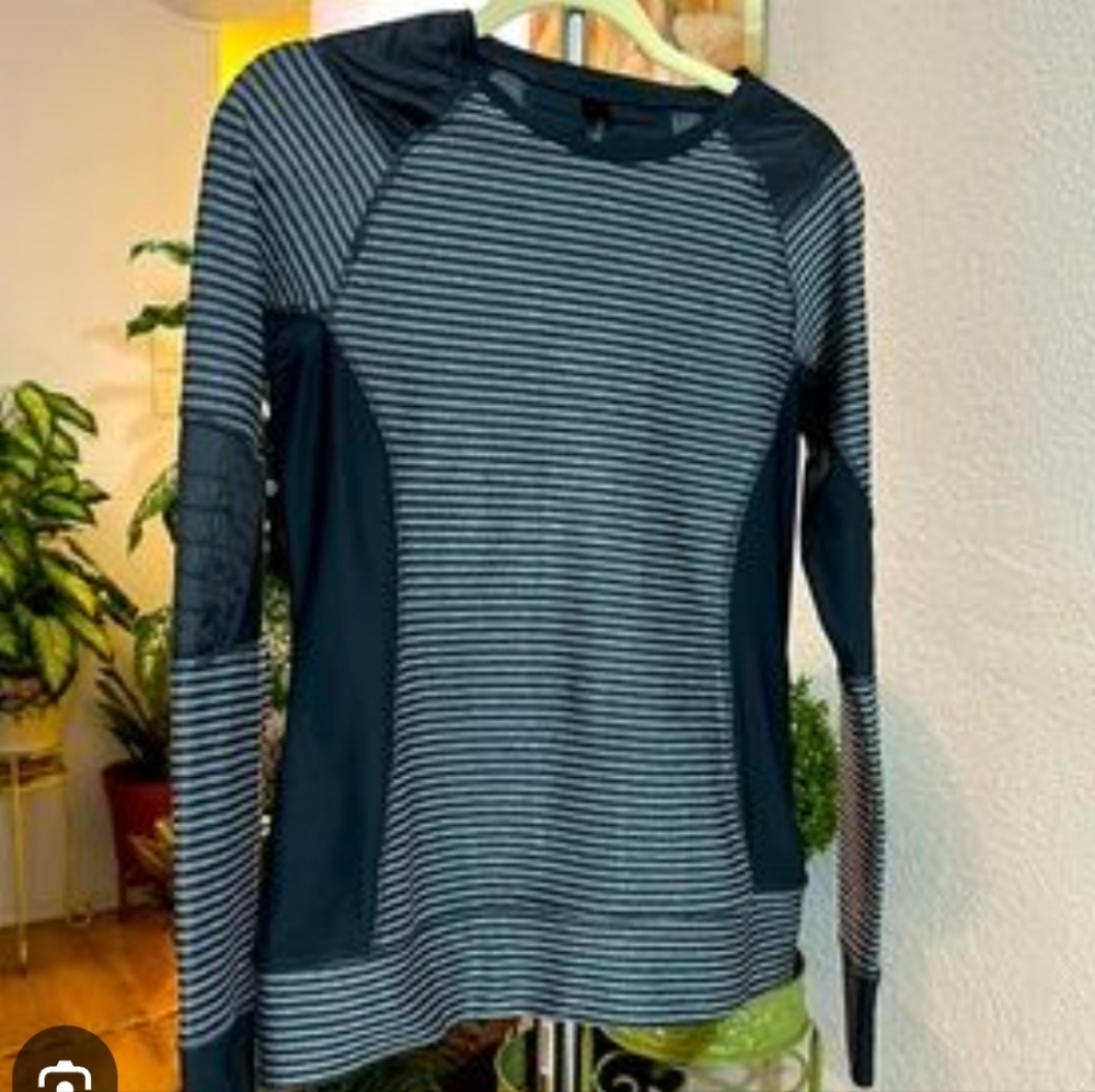 Womens' MONDETTA athletic Pullover Striped Top Sz. XL